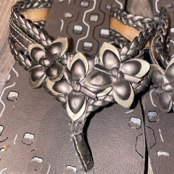 CLARKS Collection Women’s Leather Braided Sandal - sz 7 - Picture 2 of 6